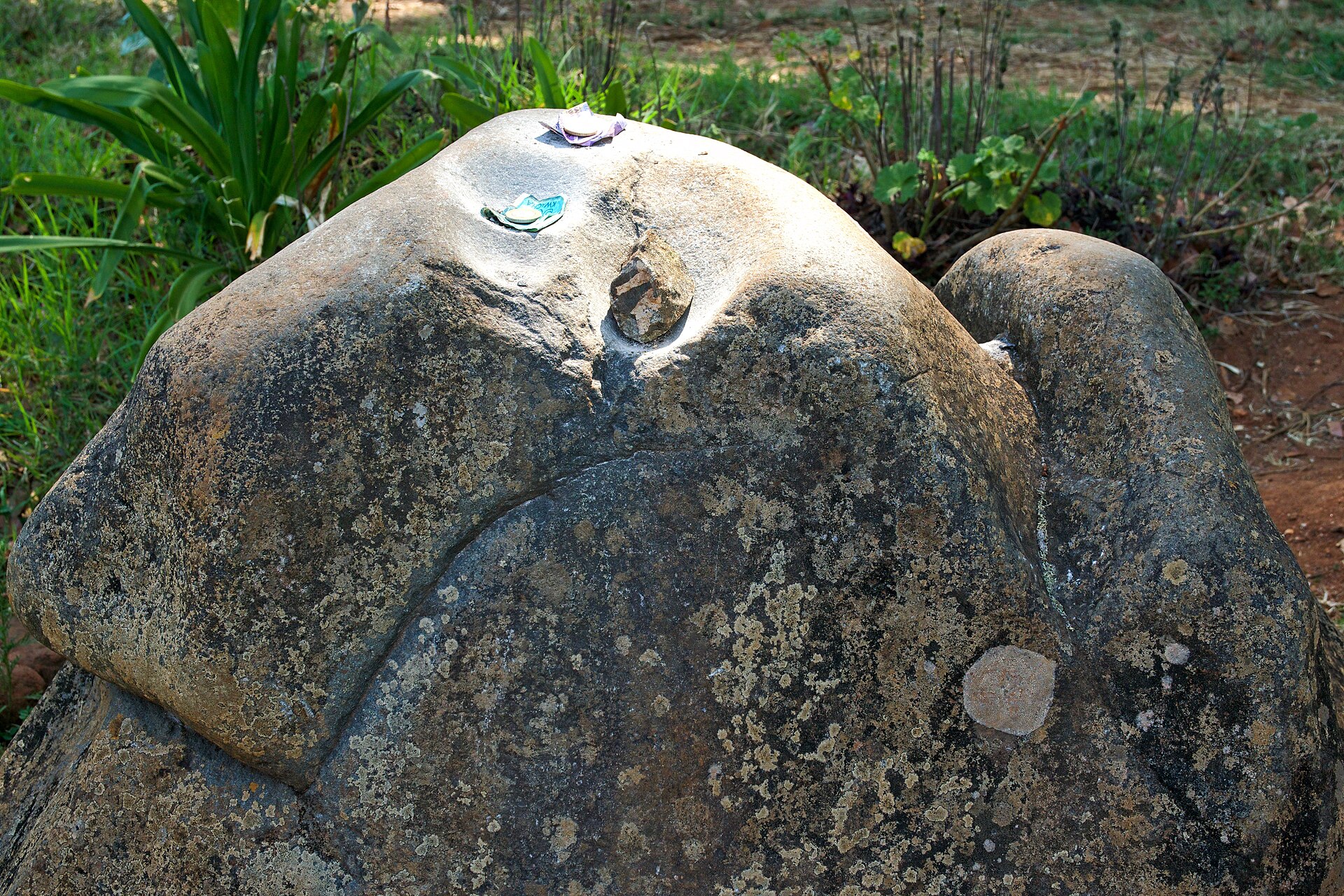 Magic rock along the road to Mulanje (15508370147)