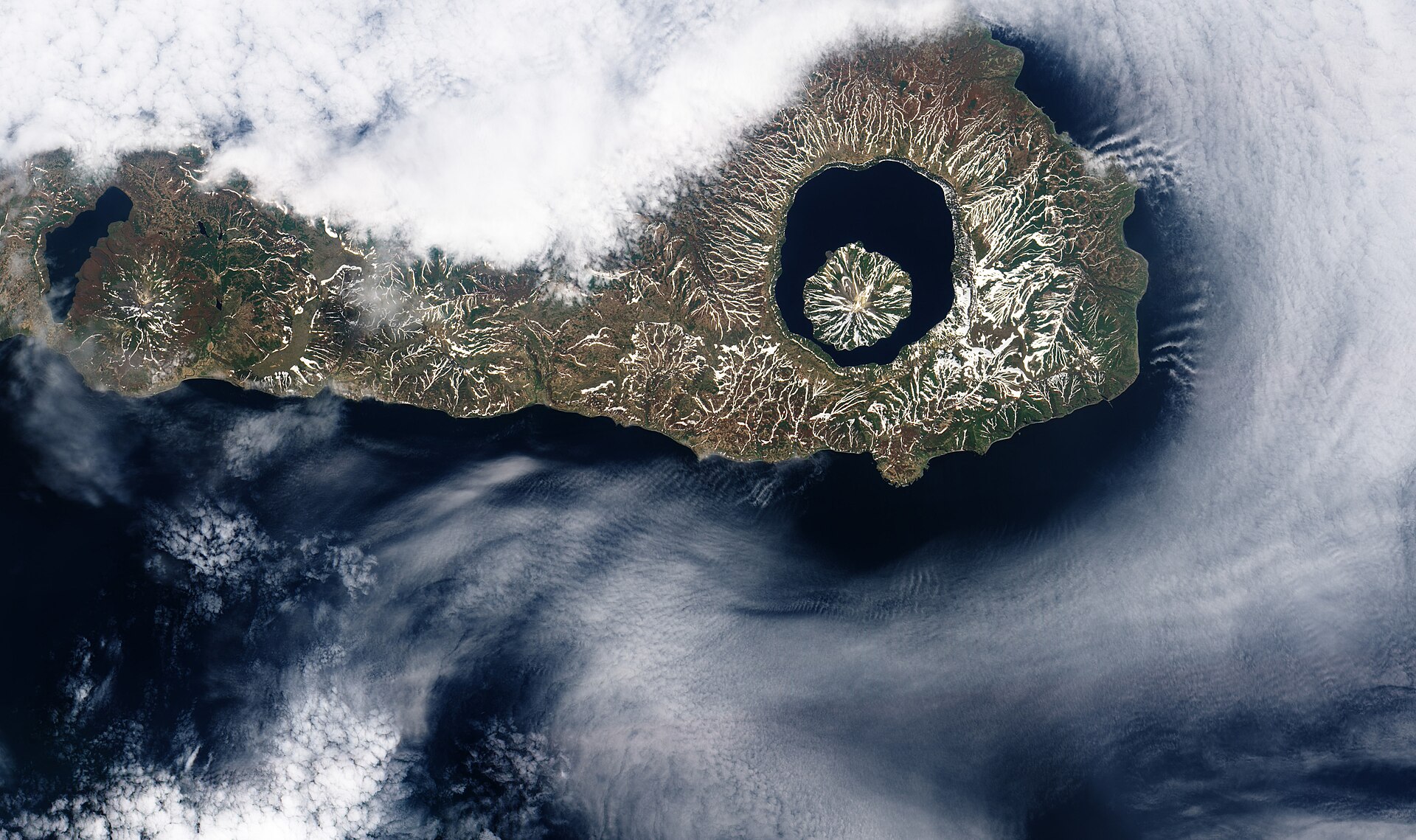 Tao-Rusyr Caldera, Onekotan Island, Kuril Islands (33582832762)